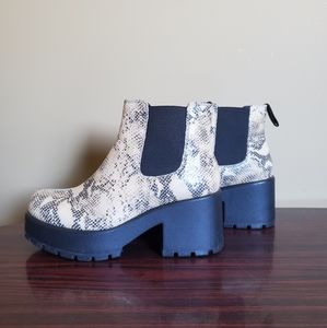 Vagabond Snake Print Chelsea Boots